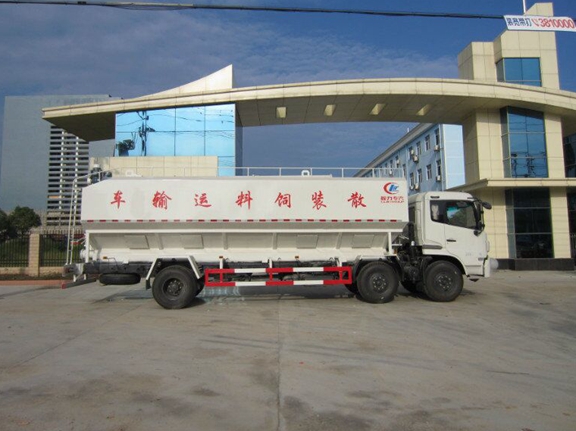 东风天锦小三轴15吨30方散装饲料运输车